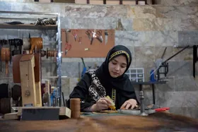 پادکست | ایجاد شغل با هنر چرم&zwnj;دوزی برای ده&zwnj;ها نفر توسط بانوی مشهدی
