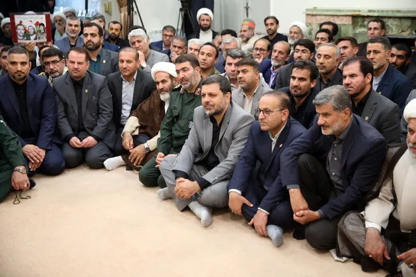 رهبر معظم انقلاب در دیدار دست‌اندرکاران کنگره شهدای کهگیلویه‌وبویراحمد: هدف دشمن از جنگ روانی در عرصه نظامی ایجاد ترس و عقب‌نشینی است + فیلم و عکس