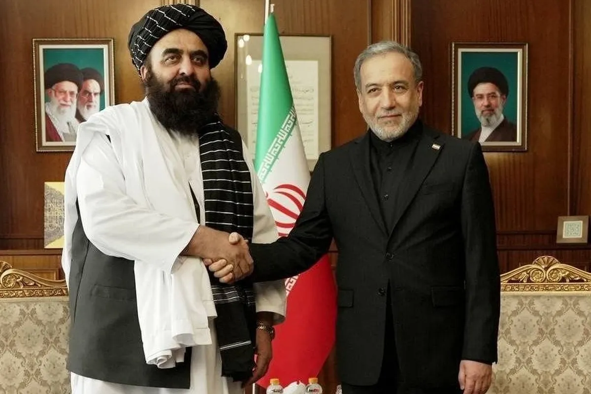 دیدار امیرخان متقی و سید عباس عراقچی در تهران | تأکید بر گسترش همکاری‌های دوجانبه و تحولات منطقه