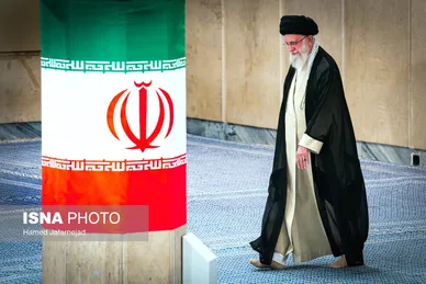 عکس‌هایی از حضور رهبر معظم انقلاب در شعبه اخذ رأی چهاردهمین انتخابات ریاست‌جمهوری