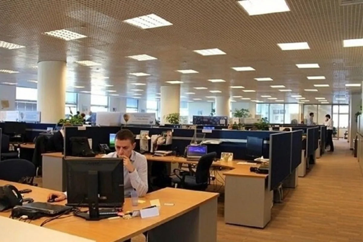 آیا ساعت کاری ادارات تهران فردا دوشنبه (۷ اسفند ۱۴۰۲) تغییر کرد؟