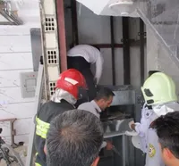 سقوط خانم میانسال بر روی سقف آسانسور در بولوار اقدسیه مشهد