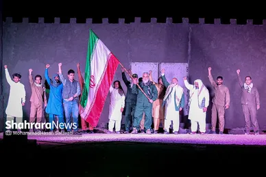 نمایش میدانی «نوری در نیمروز»