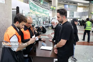بازگشت زائران پیاده از طریق پایانه مسافربری مشهد در روز پایانی صفر