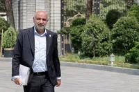 وزیر کار: تأمین مالی بدهی داروخانه‌ها با عرضه اوراق در بورس آغاز می‌شود