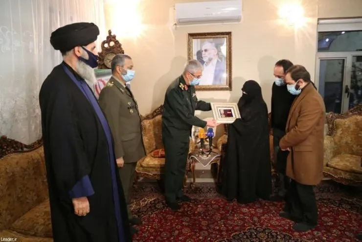 نشان «درجه یک نصر» به خانواده شهید فخری‌زاده اعطا شد