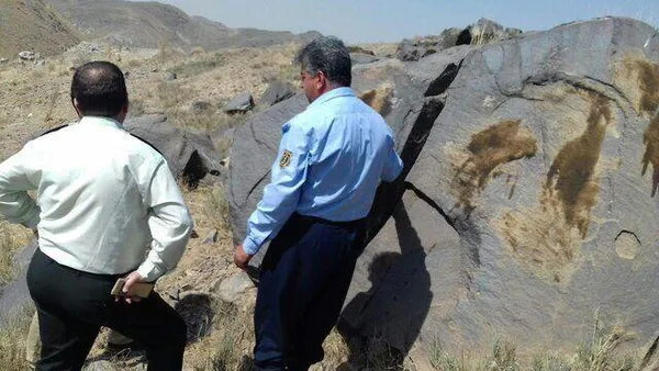 توقیف اموال و پلمب معدن محدوده سنگ نگاره‌های تاریخی طرقبه شاندیز+تصاویر