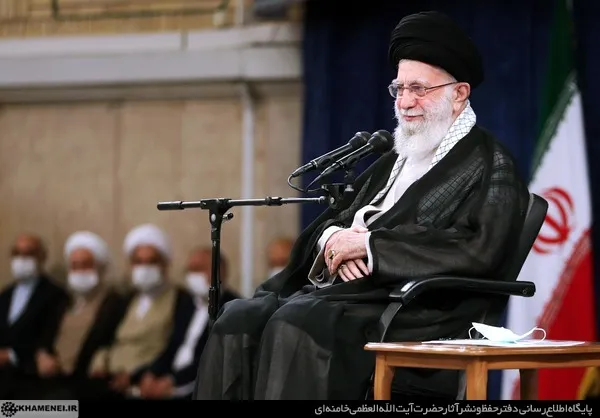 رهبر معظم انقلاب: در مقابل شمشیر‌های خون‌ریز تبلیغات دشمنان، تبلیغ را اولویت اول بدانیم | غفلت از تبلیغ ما را دچار استحاله فرهنگی می‌کند + فیلم و عکس