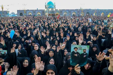 استقبال از پیکر شهدای خدمت در حرم رضوی