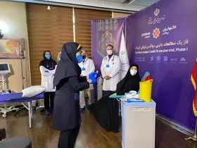 آیا واکسن از روی لباس به بازوی دختر &laquo;مخبر&raquo; تزریق شد؟ + عکس