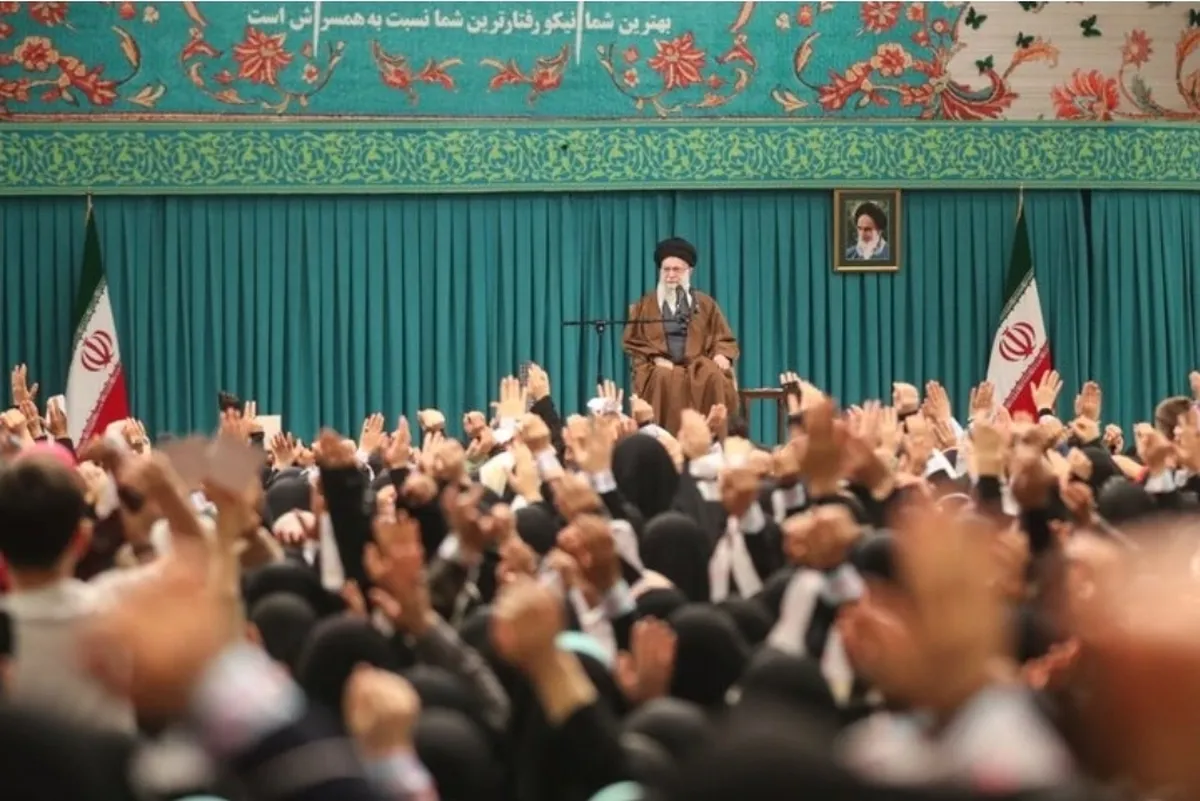 رهبر شهید: «مادری» مسئله بسیار مهم با ارزش معنوی و یک افتخار است