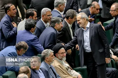 عکس‌هایی از رئیس جمهور در جلسات رای اعتماد وزرای پیشنهادی