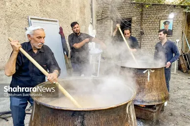 توزیع شله نذری همزمان با شهادت امام حسن عسکری(ع) در مشهد