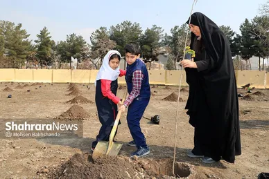 پویش سراسری درخت‌کاری در بوستان جهانشهر