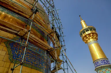 شست و شوی گنبد منور رضوی در آستانه سال نو و ماه مبارک رمضان