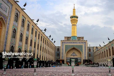 آئین اذن عزای حسینی و تعویض پرچم گنبد حرم مطهر رضوی