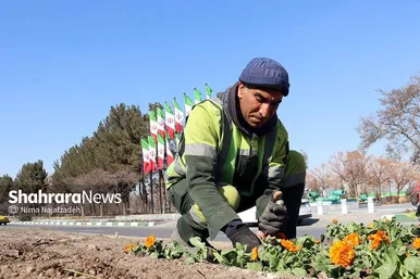 گل‌کاری در نقاط مختلف شهر مشهد