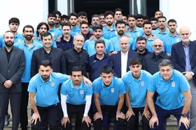 دیدار رئیس جمهور با ملی&zwnj;پوشان فوتبال+عکس