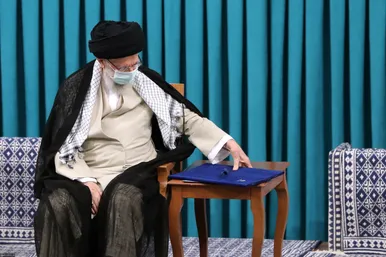 مراسم تنفیذ حکم سیزدهمین دوره ریاست جمهوری اسلامی ایران‌