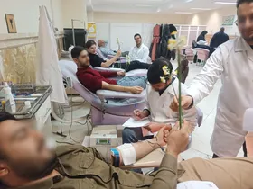 حضور پرشور زائران در پایگاه انتقال خون حرم مطهر رضوی + فیلم