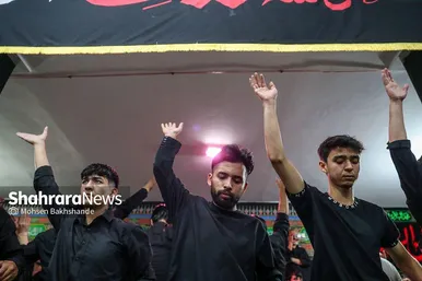 عکس‌هایی از مراسم علم کشیِ مهاجران افغانستانی در گلشهر مشهد