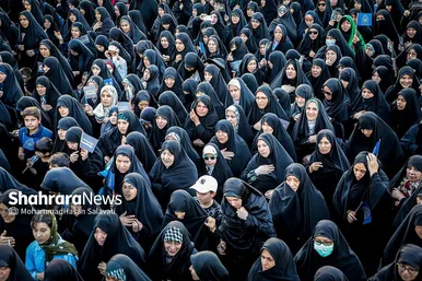 تشرف زائران و مجاوران رضوی به حرم امام رئوف در روز زیارتی آن حضرت