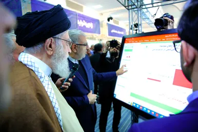 بازدید رهبر معظم انقلاب از نمایشگاه توانمندی‌های تولید داخلی