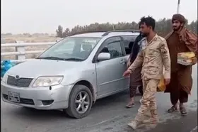 ویدئو | رفتار عجیب طالبان با سرباز ایرانی | دستگیری با کتک، آزادی با شیرینی