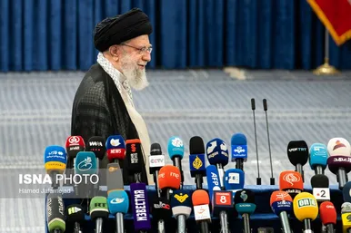 عکس‌هایی از حضور رهبر معظم انقلاب در شعبه اخذ رأی چهاردهمین انتخابات ریاست‌جمهوری
