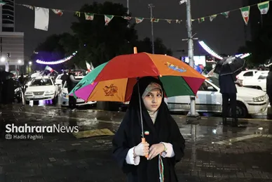 گزارش تصویری | باران رحمت الهی، برکت شصت‌ویکمین شب حضور مردم مشهد در خیابان