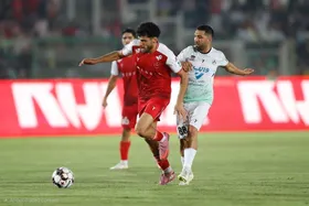 اتفاق عجیب برای مدافع پرسپولیس | زارع در حمام مصدوم شد!