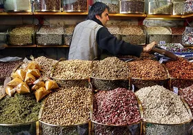 دل پُر آجیل&zwnj;فروشان مشهدی از تعطیلی&zwnj;ها و رکود بازار | بی&zwnj;مهری به محصولی ارزآور