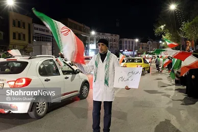 گزارش تصویری | بیست و نهمین شب حضور حماسی مردم مشهد،حضور کادر درمان در سنگر خیابان