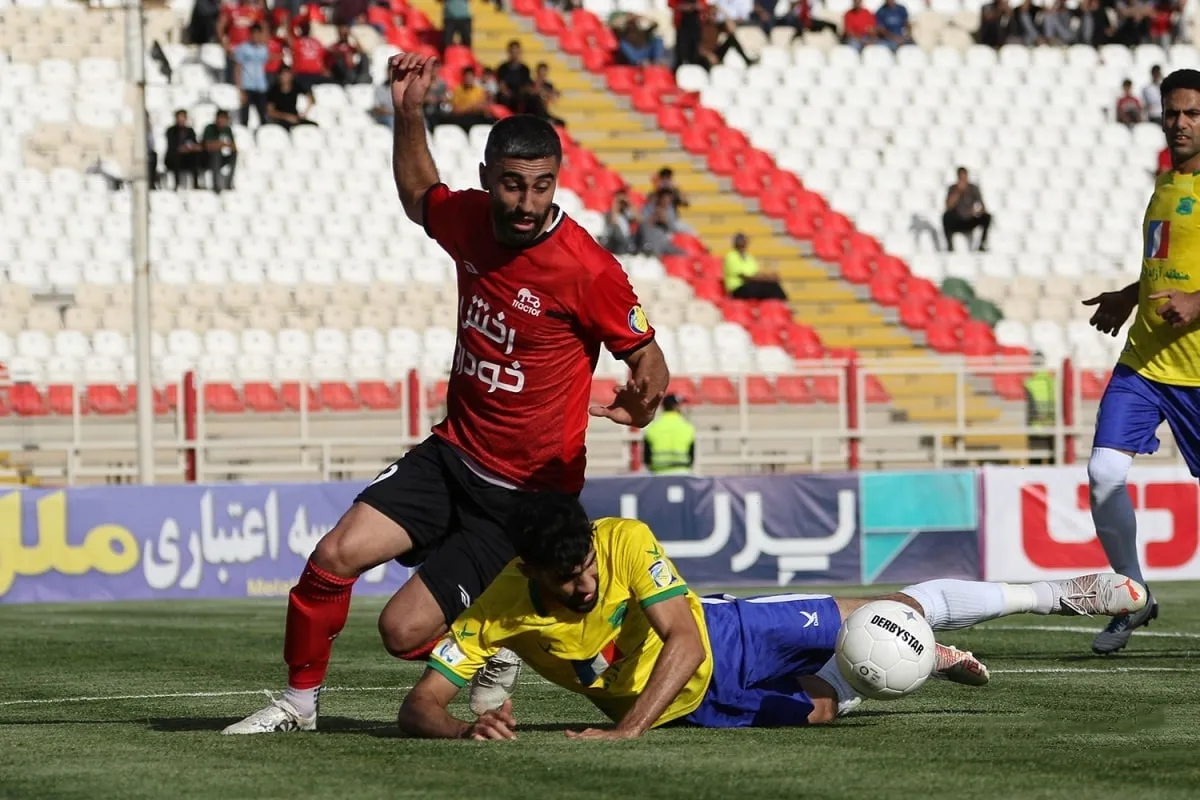 تماس کاوه رضایی با مربی پرسپولیس