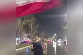 ویدئو | پرچمداری اوس موسی در خیابان احمدآباد مشهد