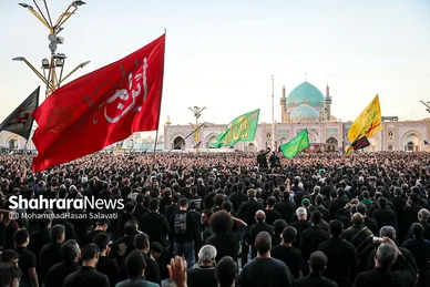 تصاویری از آئین چهارپایه خوانی عصر شهادت امام رضا (ع) در حرم مطهر رضوی