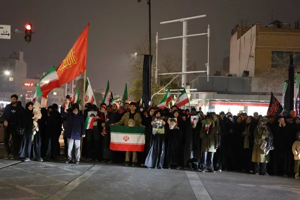 قاب‌های ماندگار مخاطبان شهرآرانیوز از خروش شبانه مردم در مشهد (۱۳ اسفند ۱۴۰۴)