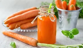 هویج یا آب هویج؟ کدام یک برای تقویت بینایی و سلامت چشم مفیدتر است؟