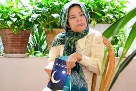 گفتگو با دختر توانیاب مشهدی که آرزوهایش را کتاب کرده است | مانند ماه