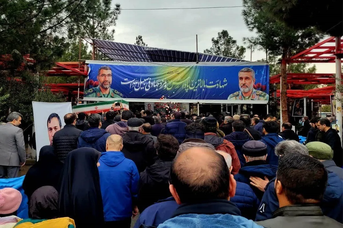 پیکر سردار شهید جواد باقری، در جوار مزار برادرش آرام گرفت (۲۵ اسفند ۱۴۰۴)