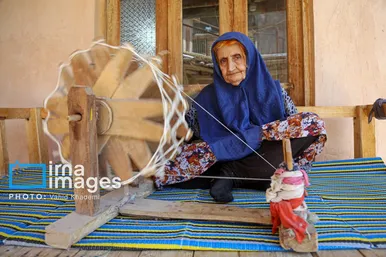 ایران زیباست | «چورشب بافی» سنتی در روستای رویین