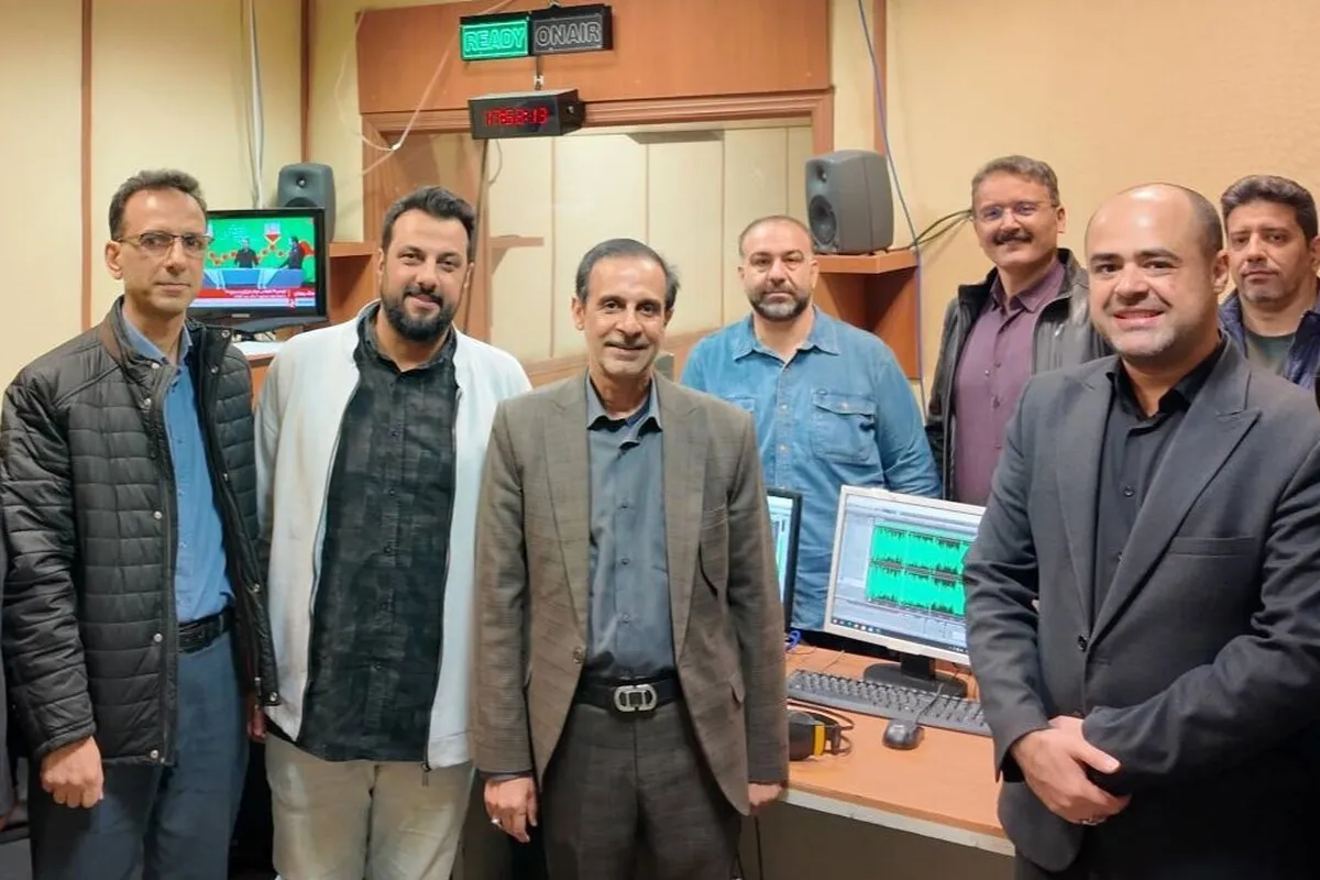 بازدید معاون صدا از استودیوهای رادیو همزمان با تحویل سال | برنامه‌سازان در شرایط جنگ رسانه‌ای به کار خود ادامه می‌دهند