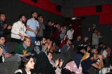 تماشای فوتبال ایران و قطر در سینماهای مشهد