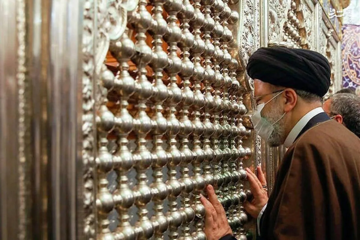 تصویری از مراسم اعطای حکم خادمی آیت‌الله شهید سید ابراهیم رئیسی