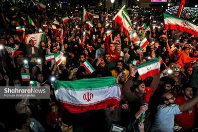 شادی مردم مشهد بعد از برد تیم ملی ایران ۲