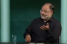 ویدئو | حملات تند محمدصادق کوشکی به عادل فردوسی&zwnj;پور: او توانمند نبود؛ گستاخ بود!