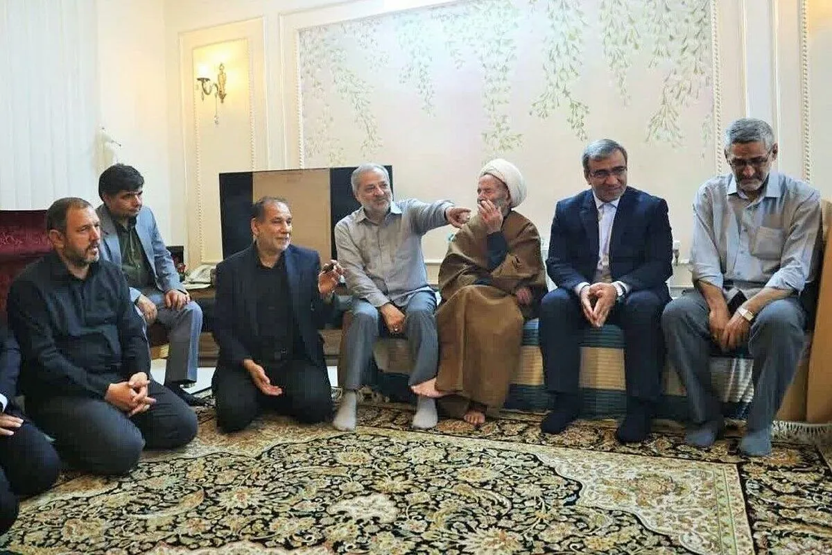 دیدار استاندار خراسان رضوی با خانواده شهید محمد کاظمی، رئیس سازمان اطلاعات سپاه