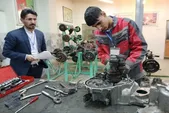 دکترای تبدیل انرژی، اما معلم هنرستان |  انتخاب متفاوت یک معلم مشهدی برای هدایت دانش‌آموزان منطقه طرق