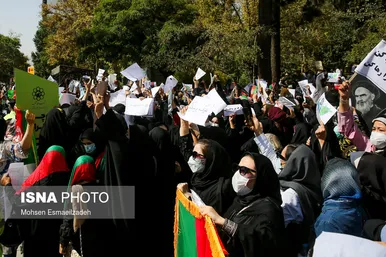 تجمع افغانستانی‌های مقیم تهران و مشهد در مقابل کنسولگری پاکستان
