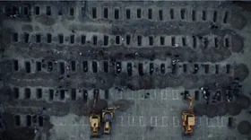 رؤیا&zwnj;های دفن&zwnj;شده در میناب | مادران، خانه ابدی فرزندانشان را می&zwnj;نگرند